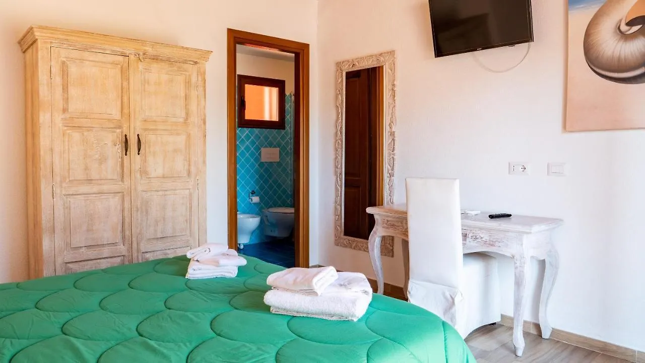 Quadrifoglio Affittacamere San Teodoro  Bed and breakfast